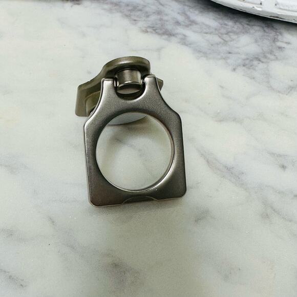 OnixSOLO - SILVER Magnetic Phone Ring - Picture 2 of 3
